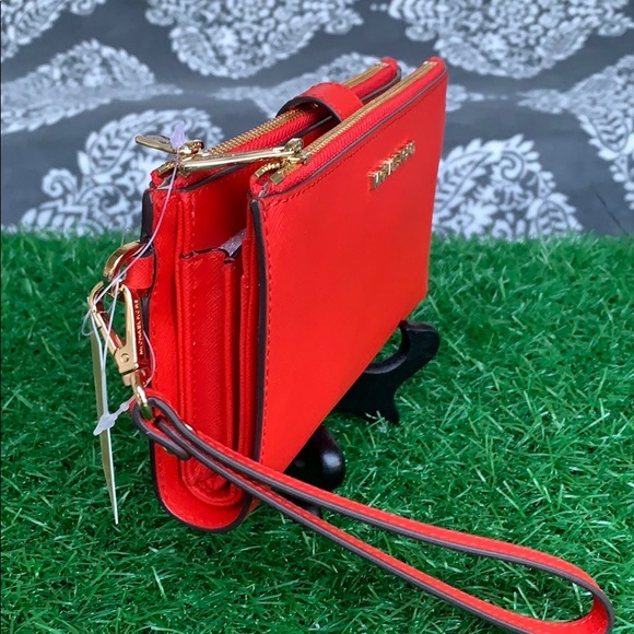 MICHAEL KORS Large Double Zip Leather Smartphone Wallet - Picture 7 of 16